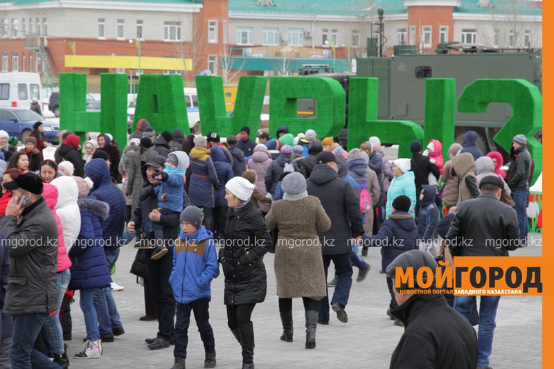 Почти два часа уральцы добирались до площади на Наурыз