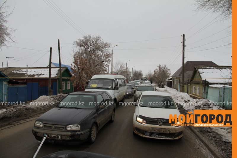 Уральцы начали жаловаться на огромные пробки на дорогах
