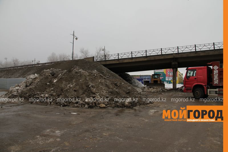 В Уральске в районе деповского моста установили светофор
