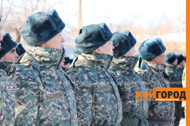 В Уральске солдаты-срочники задержали мужчину с наркотиками