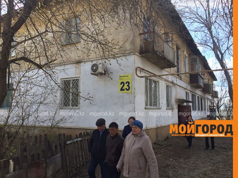 В Уральске из-за «заморозки» строительства дома в рамках ГЧП жильцы соседнего дома остались без канализации