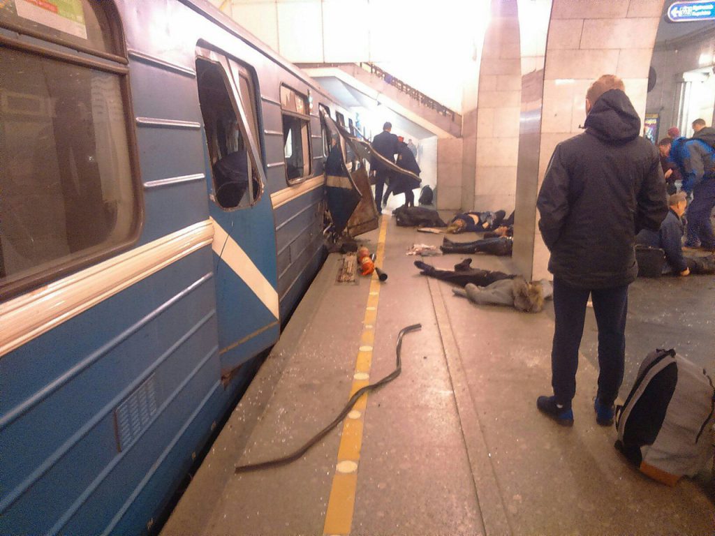 10 человек погибли при взрывах в метро в Санкт-Петербурге