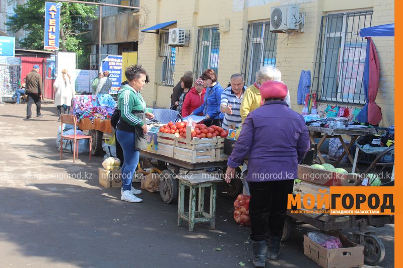 Стихийные торговцы не хотят уходить с улиц - полицейские Уральска