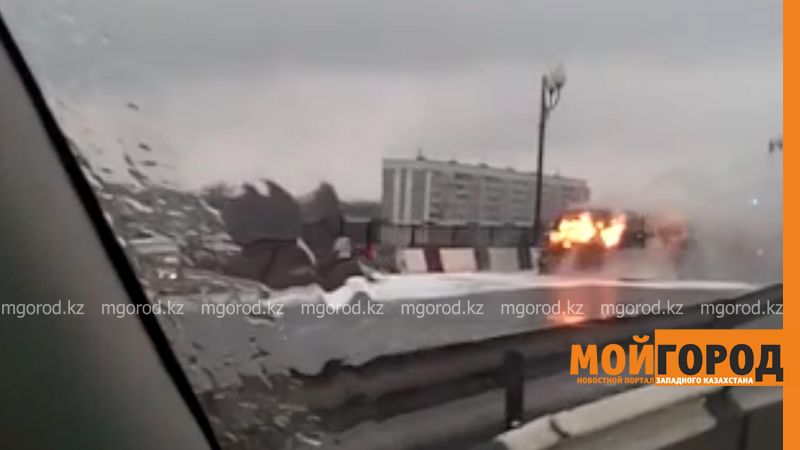 В Уральске горел автомобиль