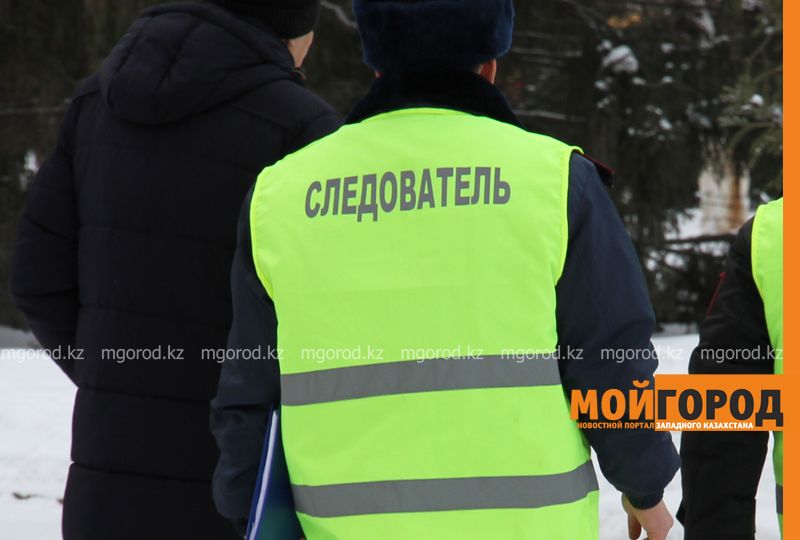В ЗКО следователя задержали за взятку
