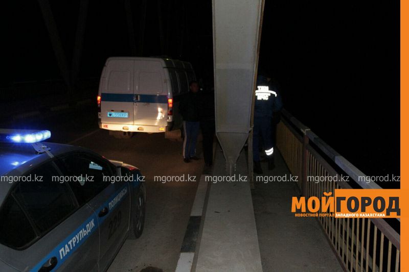 Несовершеннолетняя разбилась насмерть, упав с моста в Уральске