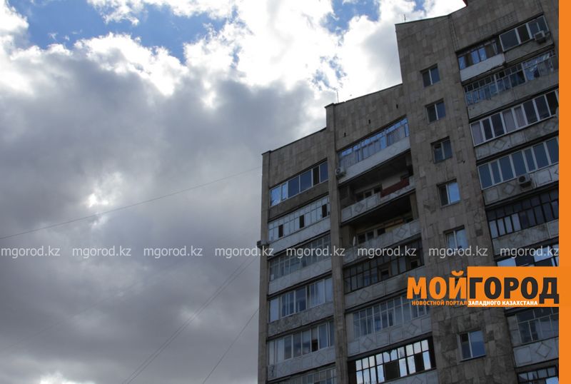 В ЗКО 21-летний парень упал с 9-го этажа