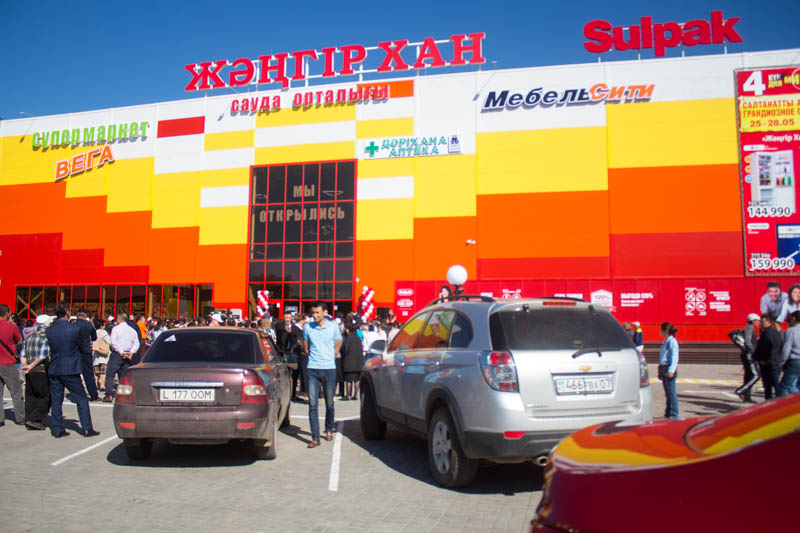 В Зачаганске открылся новый торговый центр «Жангир хан»