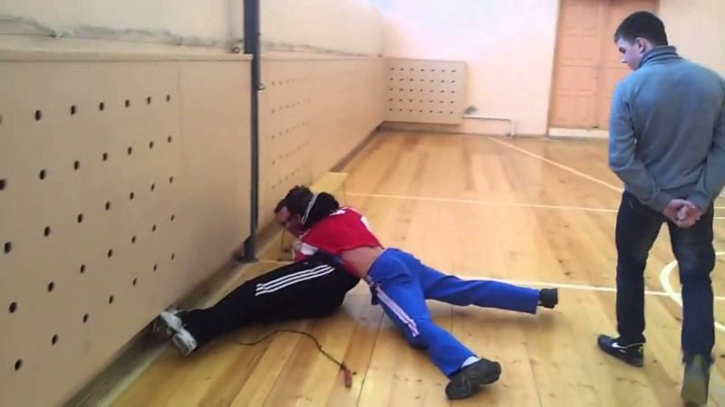 В Атырау школьник избил семиклассника за испачканный пол