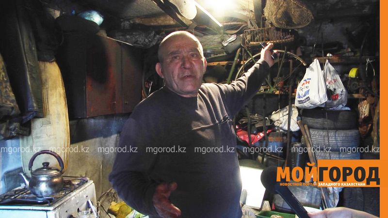 Житель Уральска, которого обвиняют в расчленении собак, показал свой гараж