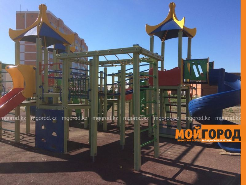 На детской площадке в Уральске повесился молодой парень