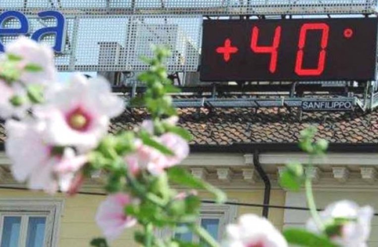 В Атырау из-за сильной жары объявлено штормовое предупреждение