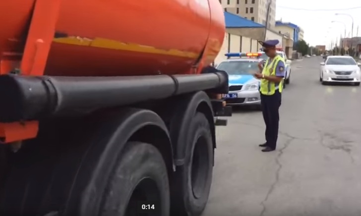 В Атырау полиция устроила облаву ассенизаторам
