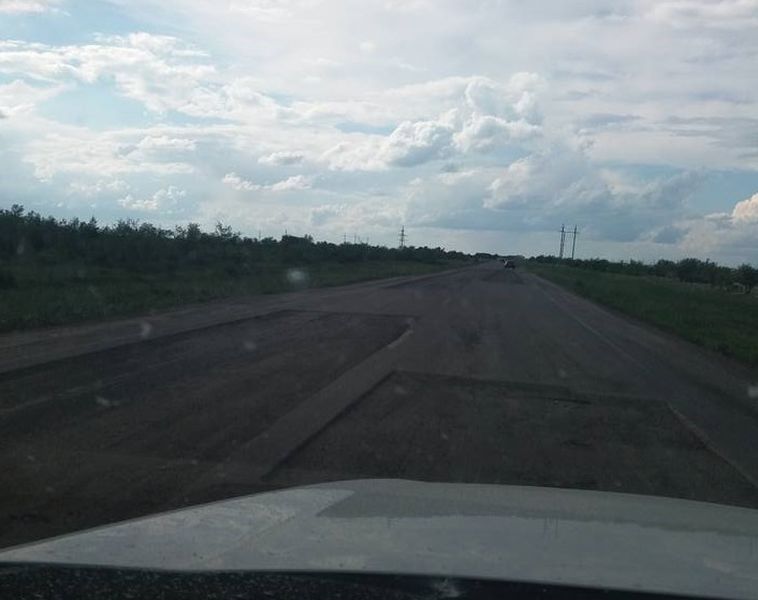 В ЗКО на отремонтированной трассе Аксай-Бурлин образовались трещины