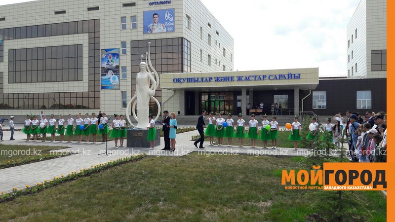 В Уральске появилась пятиметровая «Муза»