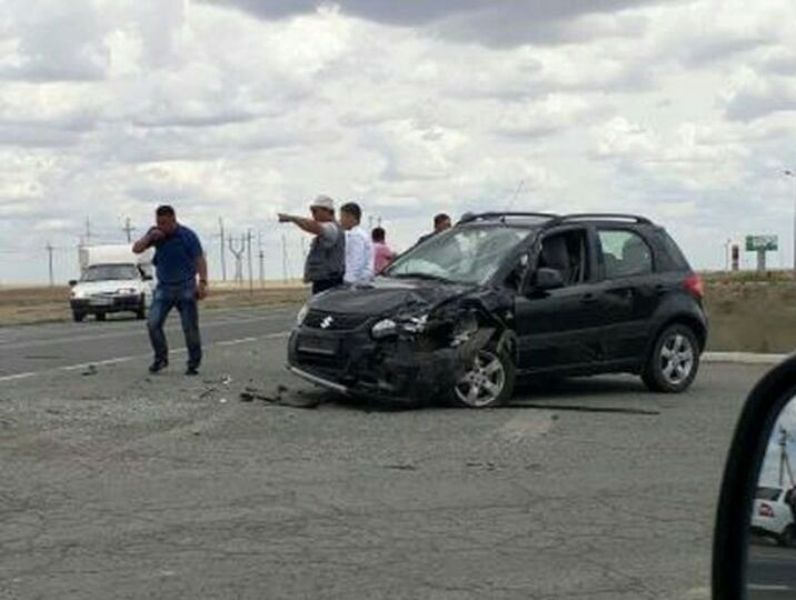 В Атырау столкнулись сразу три автомобиля
