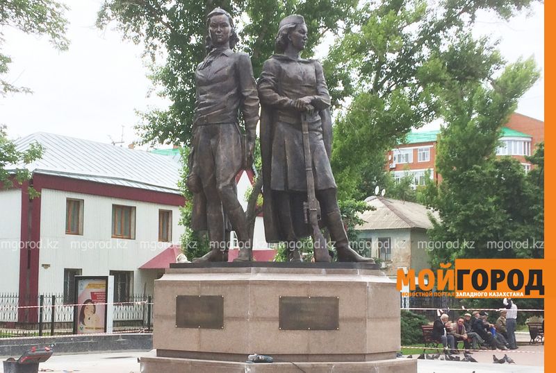В Уральске открыли памятник трем героям ВОВ
