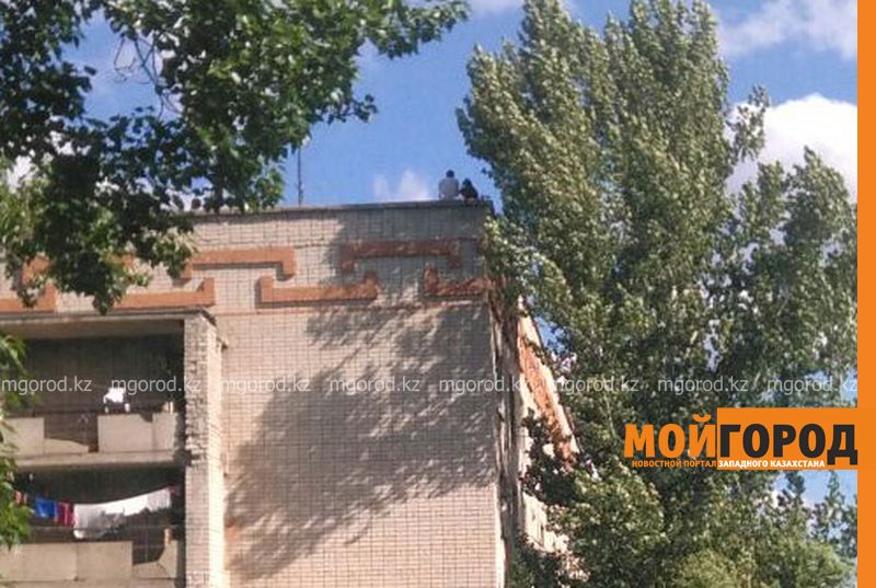 Уральские подростки ради селфи с высоты забираются на крыши многоэтажек