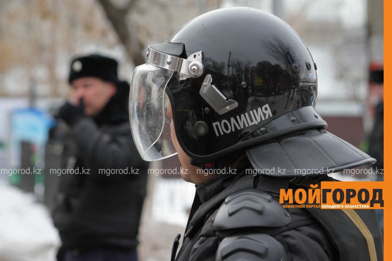 Жителей Уральска напугал бесхозный черный ящик