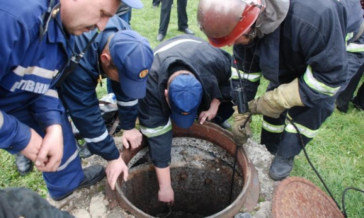 В Атырау девочка погибла, упав в канализационный колодец