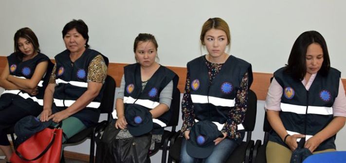 8 девушек будут помогать полицейским следить за порядком в Атырау