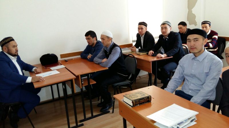 В Атырау намерены вернуть студентов, получающих образование в зарубежных медресе
