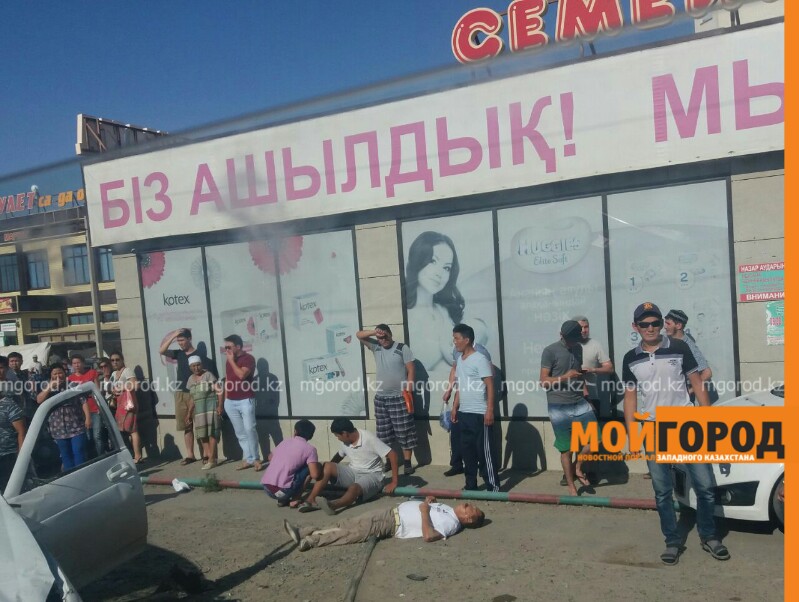 В Атырау мужчина, которого придавило автомобилем, нуждается в переливании крови