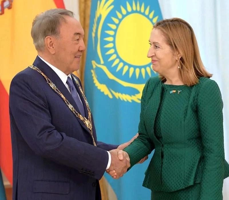 Назарбаева наградили орденом Изабеллы Католической