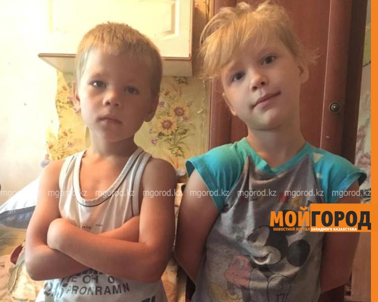 В Атырау родители-инвалиды не могут собрать двойняшек в школу