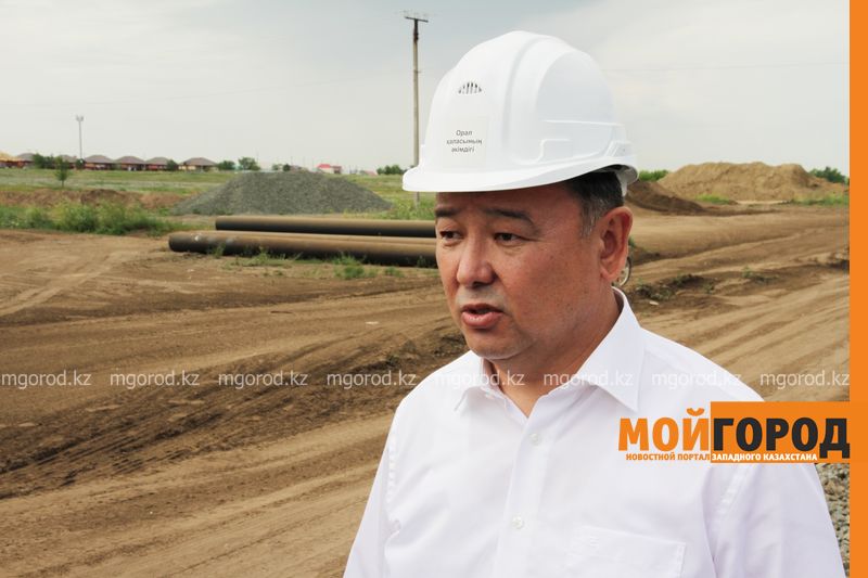 Аким ЗКО сделал замечание главе города за недостроенные объекты около школ