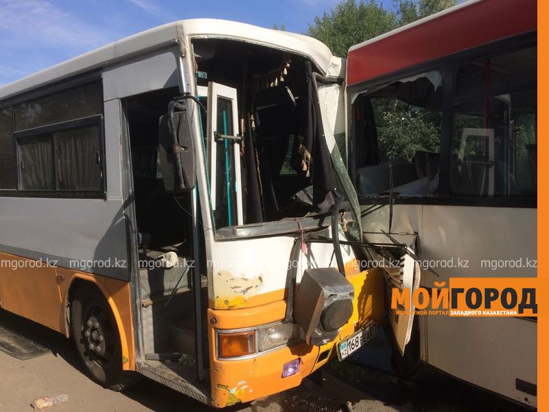 ДТП пассажирских автобусов в Уральске: в панике люди выпрыгивали из окон автобуса