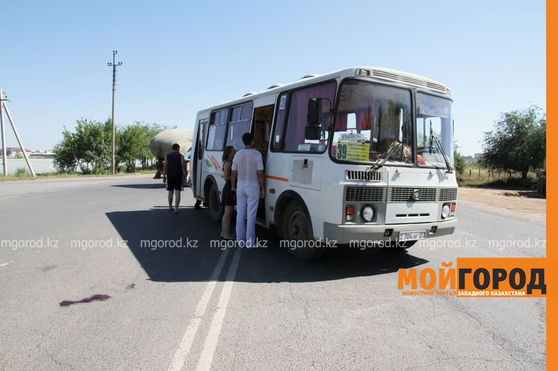 В Уральске пассажирский автобус сбил женщину на глазах у ребенка