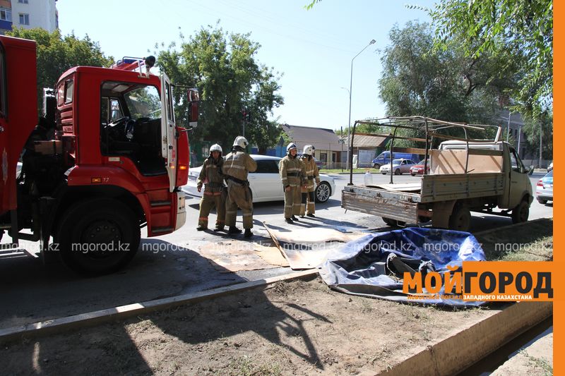 В центре Уральска загорелась «Газель» с мебелью (видео)