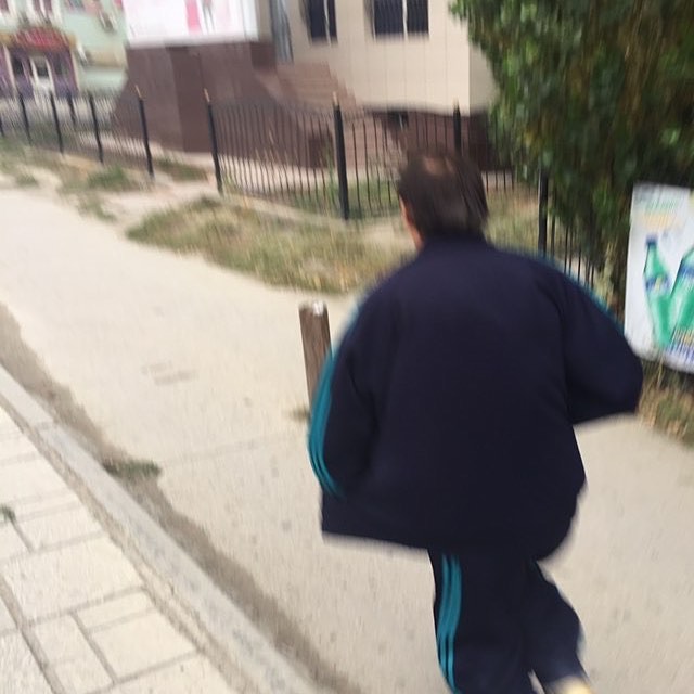 В автобусах Атырау неизвестный мужчина домогается школьниц