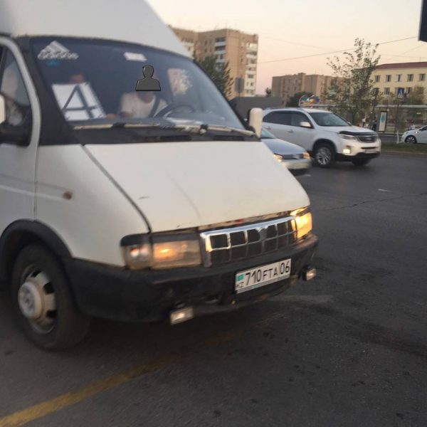 В Атырау кондукторы массово выгоняют школьников из автобусов