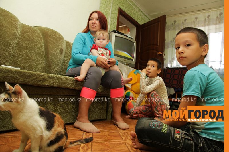 В Уральске многодетная мама не может собрать детей в школу