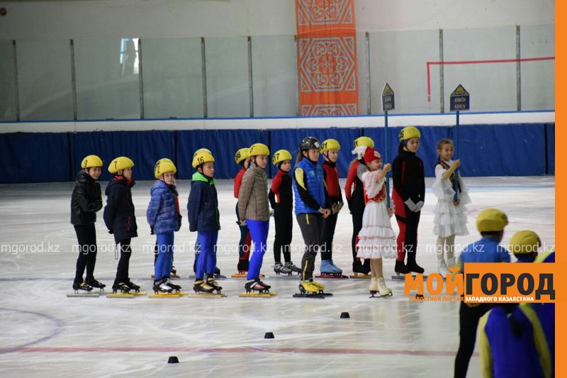В Уральске проходит чемпионат по шорт-треку