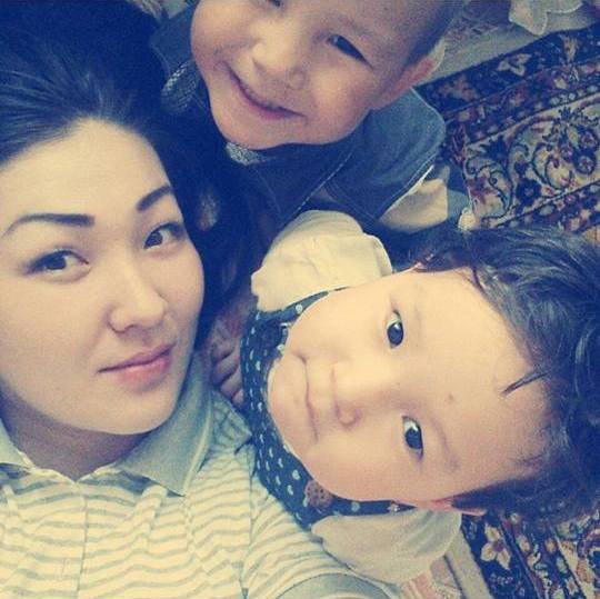 Родные женщины, умершей во время родов в Атырау, требуют провести эксгумацию тела