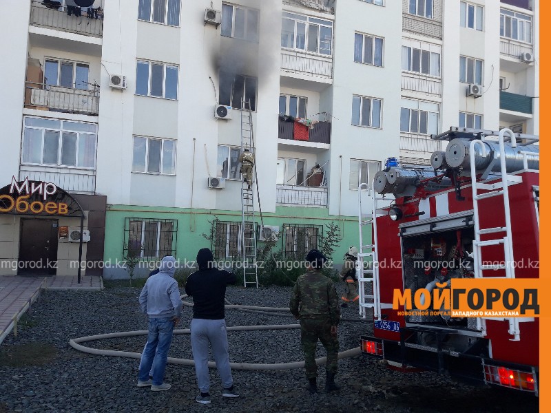 В Атырау в пожаре едва не сгорели трое детей (видео)