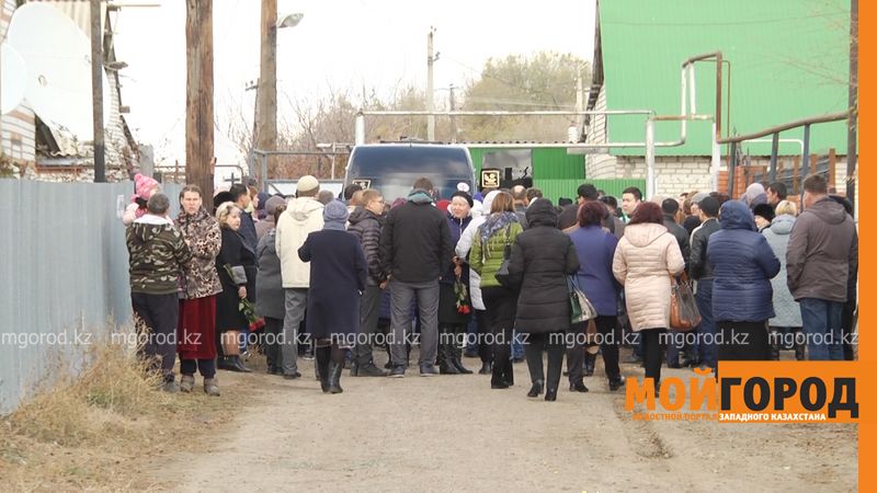 В Уральске простились с подростком, которого случайно застрелил сверстник