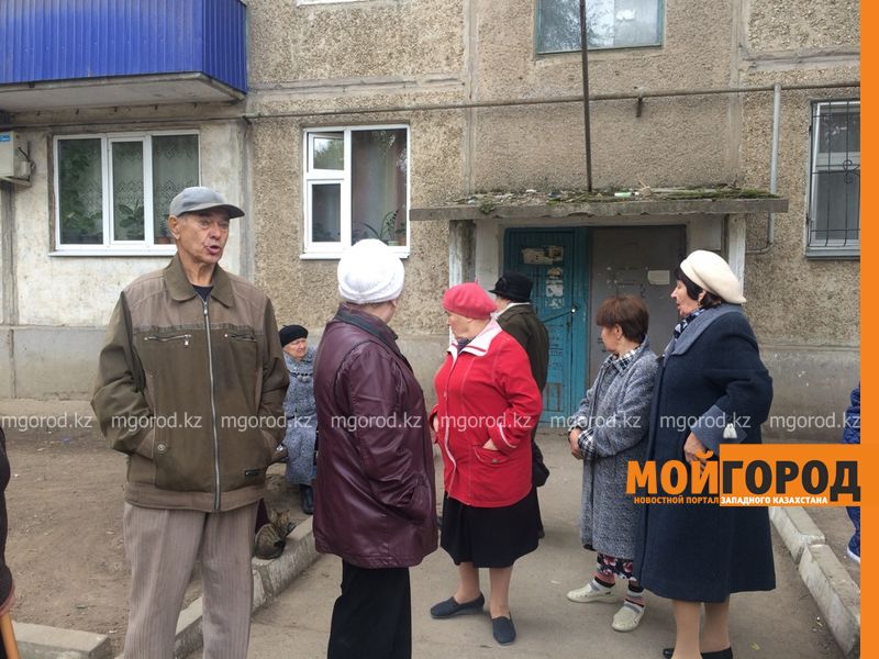 Жильцы 5-этажного дома недовольны ремонтом крыши по программе «Модернизация ЖКХ» в Уральске