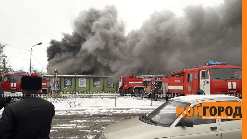 В Уральске горит клуб «Шале»