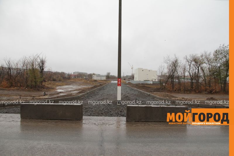 С огромным препятствием построили дорогу в Уральске