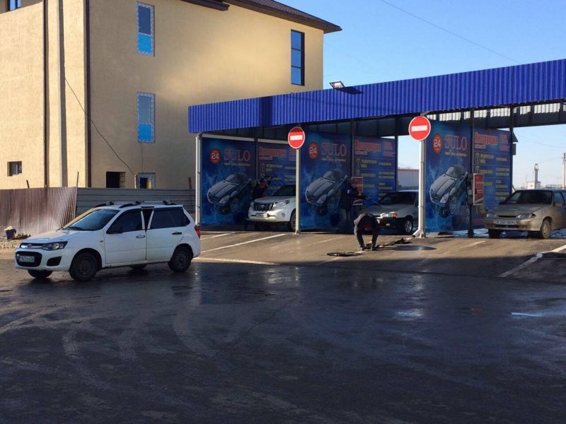 Владельцы автомойки, доставляющей неприятности жителям многоэтажек в Атырау, ответили на замечания