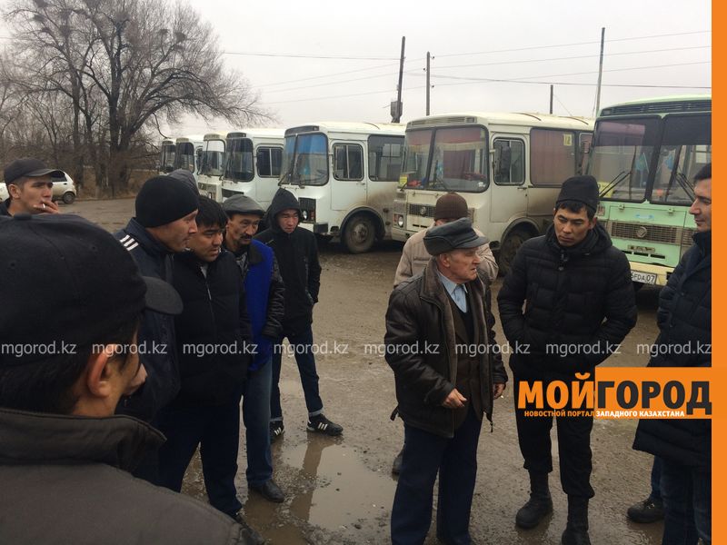 Водители автобусов бастуют против увеличения транспорта на маршруте в Уральске