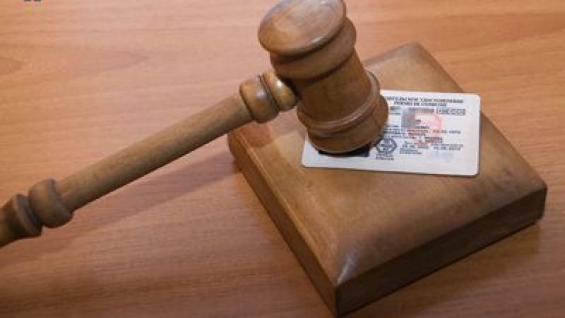 В Атырау гражданина России лишили водительских прав