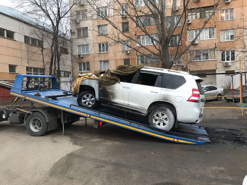 Вознаграждение в 1 миллион тенге предлагают очевидцам подожженного автомобиля в Аксае