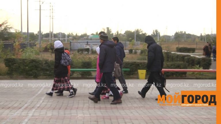 В Атырау 39 учениц не пускают в школу из-за ношения платка