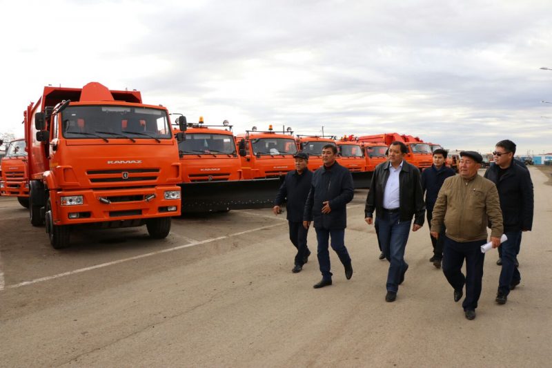Аким Атырауской области проверил готовность техники к зиме