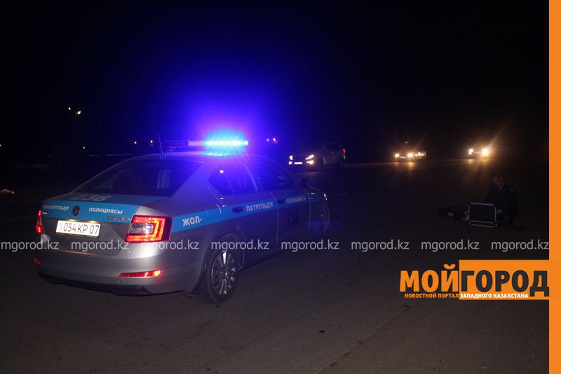 В пригороде Атырау под колесами авто погиб молодой парень